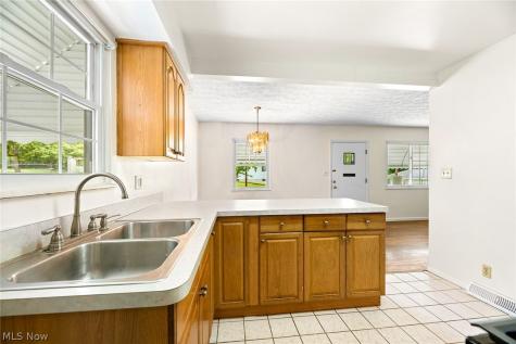1163 Tonawanda Avenue Akron OH 44305