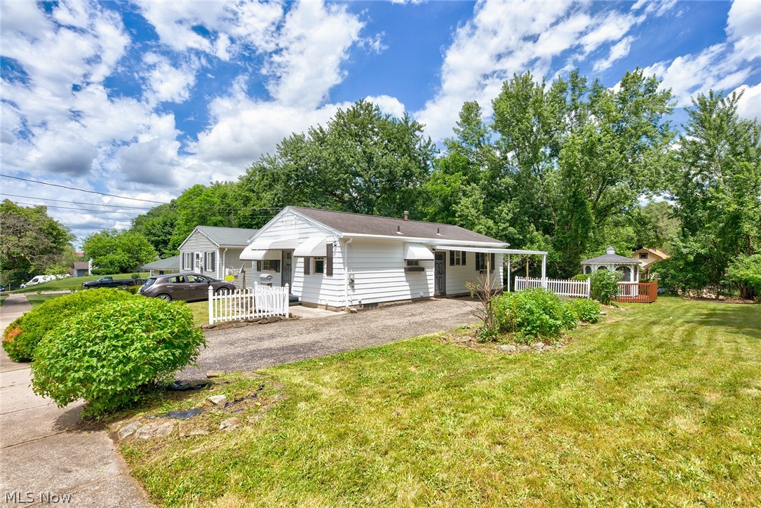 1163 Tonawanda Avenue Akron OH 44305