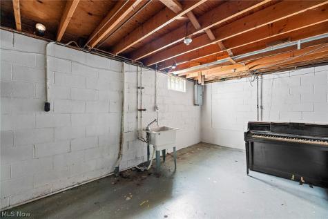 1163 Tonawanda Avenue Akron OH 44305