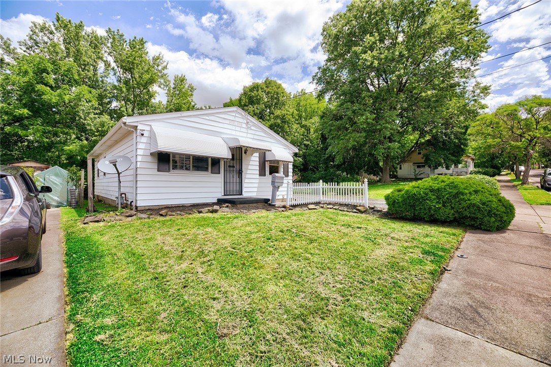 1163 Tonawanda Avenue Akron OH 44305