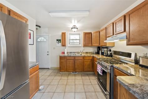 5806 Madison Avenue Cleveland OH 44102