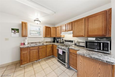 5806 Madison Avenue Cleveland OH 44102