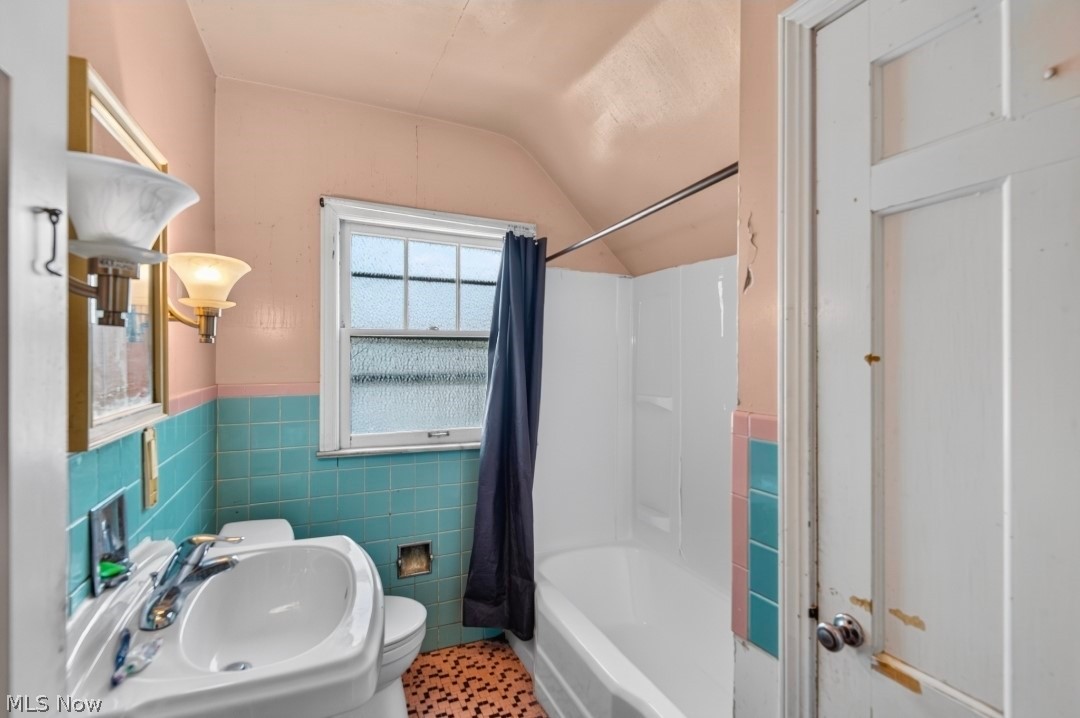 4724 Green Road Warrensville Heights OH 44128