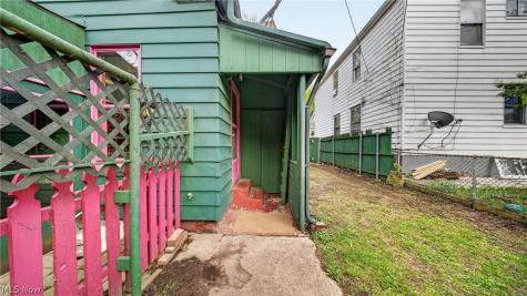1320 W 87th Street Cleveland OH 44102