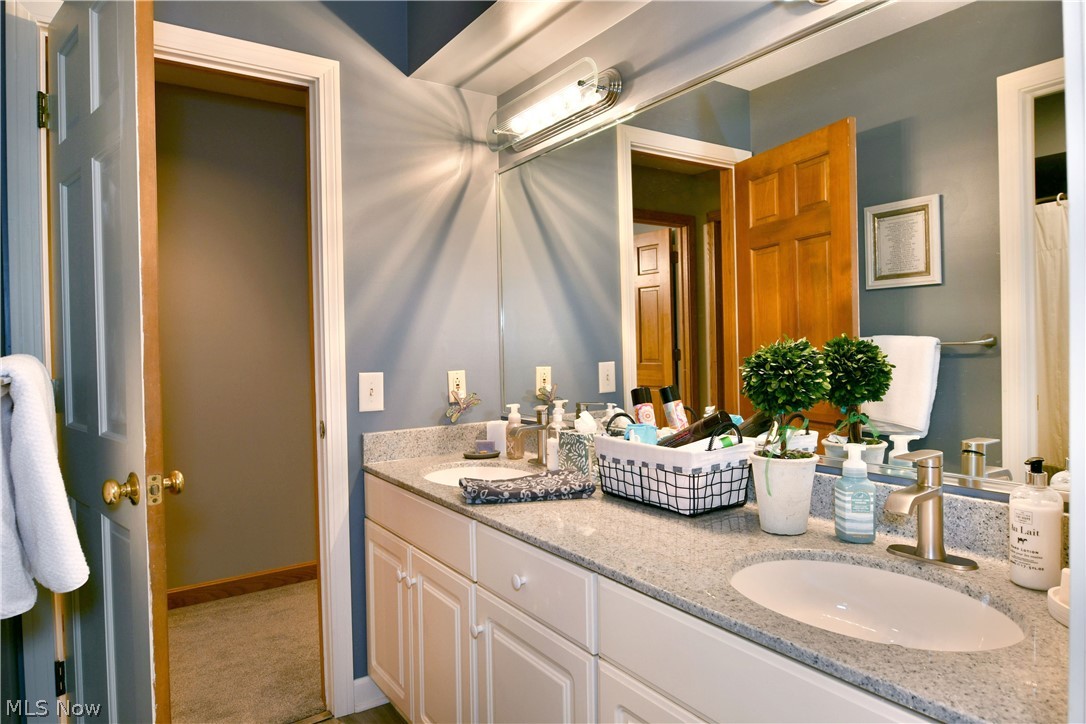 1925 Brittainy Oaks Trail NE Warren OH 44484