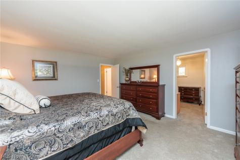 10710 Cardinal Lane Brecksville OH 44141