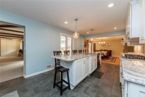 10710 Cardinal Lane Brecksville OH 44141