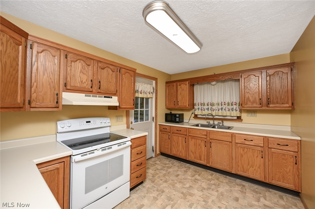 329 Redwood Street SW Beach City OH 44608