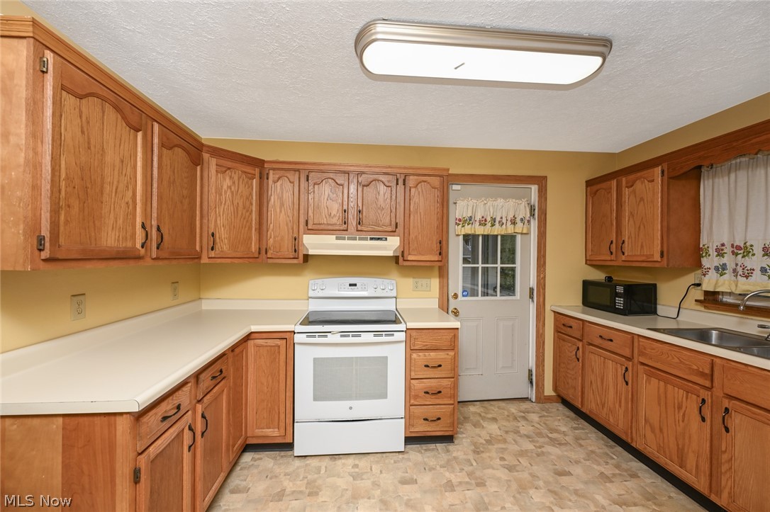 329 Redwood Street SW Beach City OH 44608