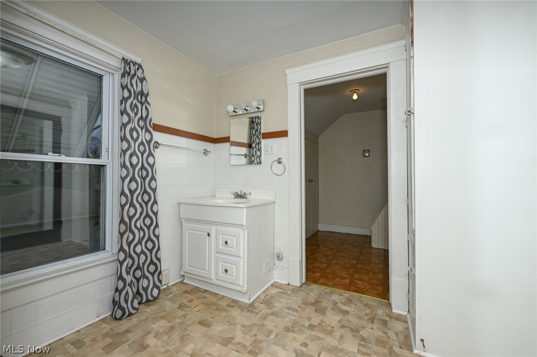 329 Redwood Street SW Beach City OH 44608