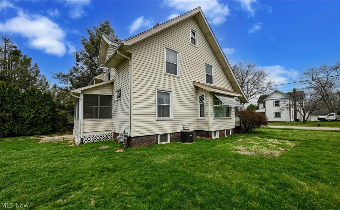 329 Redwood Street SW Beach City OH 44608