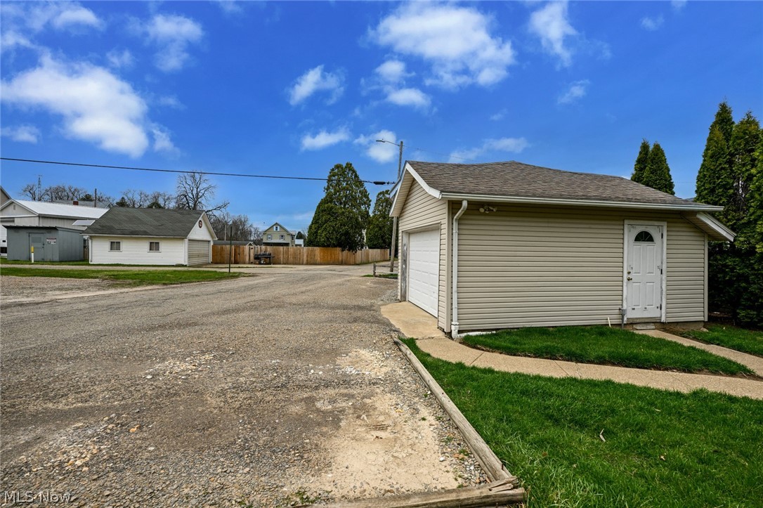 329 Redwood Street SW Beach City OH 44608