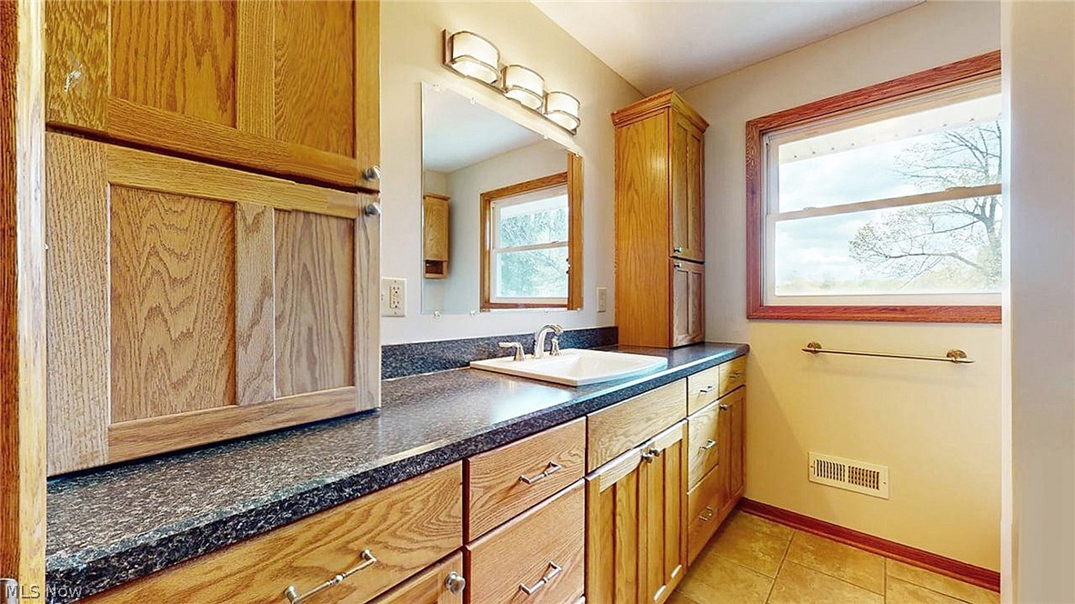 10525 Clay Street Montville OH 44064
