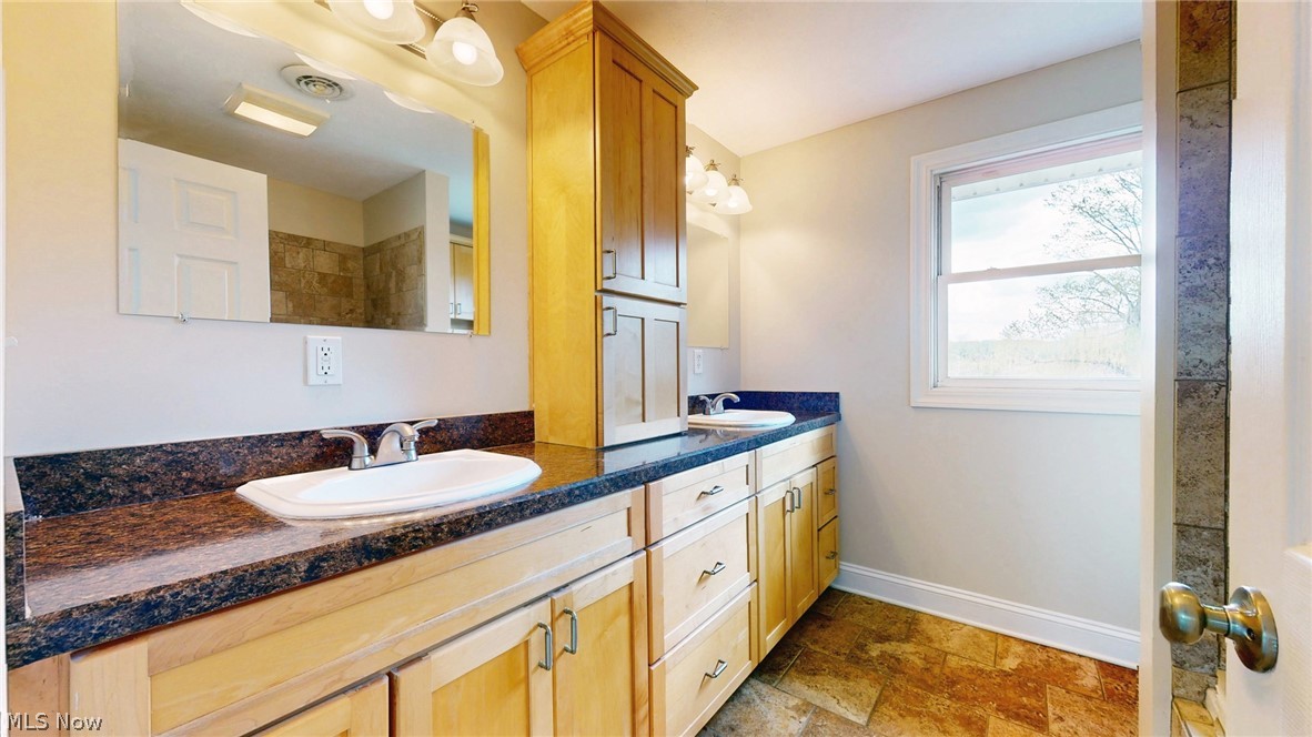 10525 Clay Street Montville OH 44064
