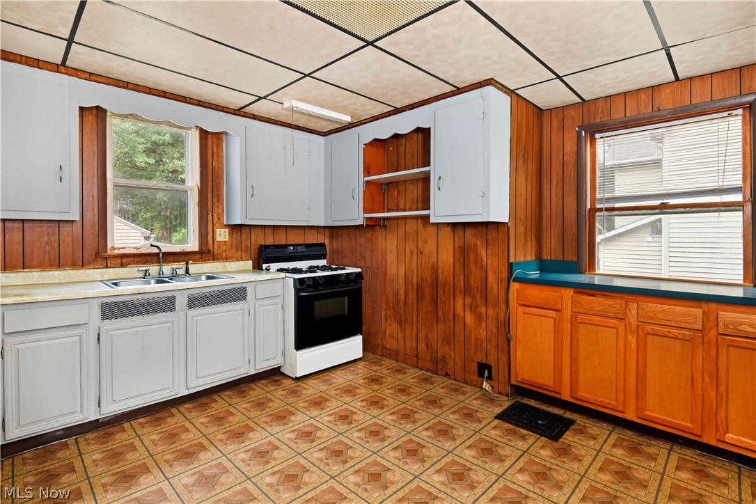 593 E Perry Street Salem OH 44460