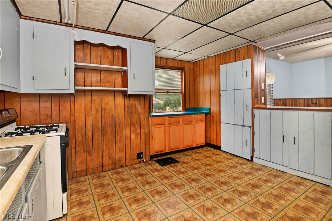 593 E Perry Street Salem OH 44460
