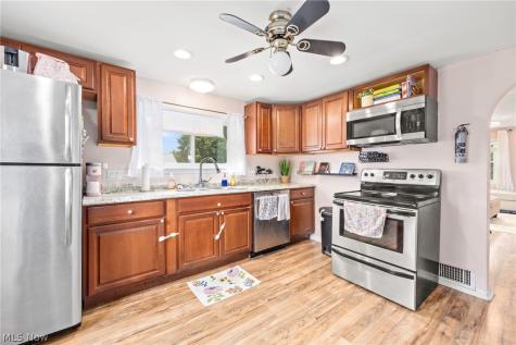 516 Franklin Avenue Barberton OH 44203