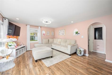 516 Franklin Avenue Barberton OH 44203
