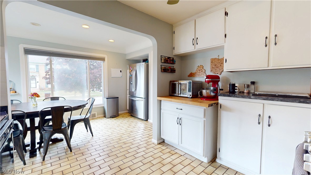 8423 Greenlawn Avenue Parma OH 44129