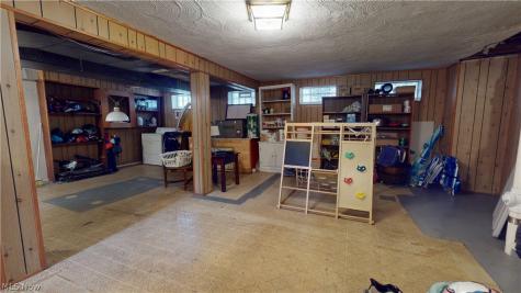 8423 Greenlawn Avenue Parma OH 44129