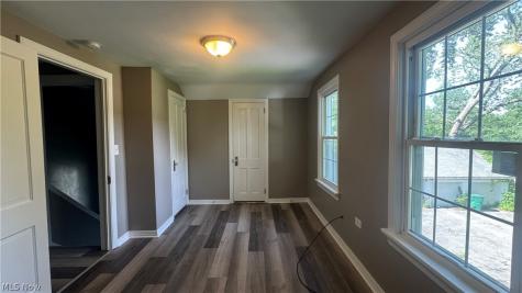 5221 Milo Avenue Maple Heights OH 44137