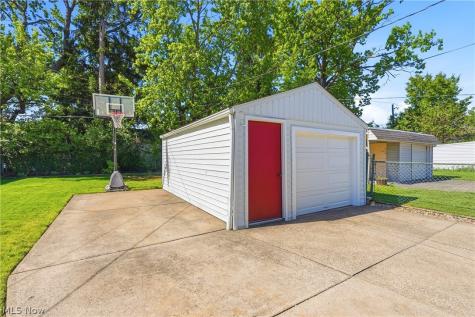 1303 Clearview Avenue Parma OH 44134