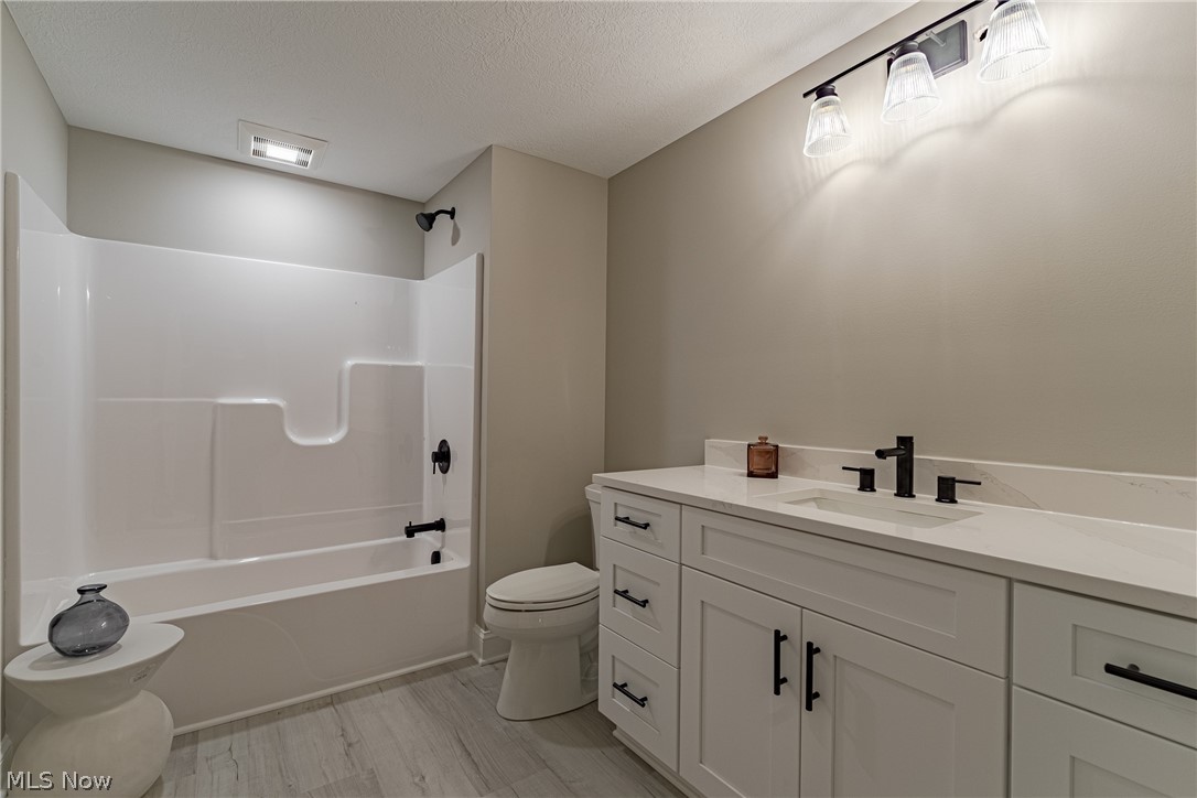 6461 N Cobblestone Road Mayfield Village OH 44143
