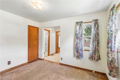 2758 Shellhart Road Norton OH 44203