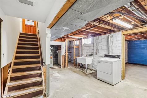 2758 Shellhart Road Norton OH 44203