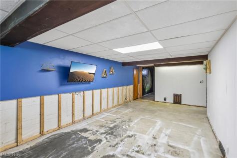 2758 Shellhart Road Norton OH 44203