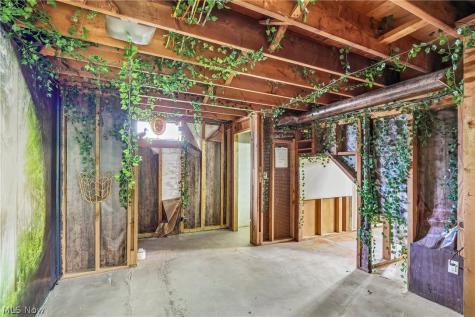 2758 Shellhart Road Norton OH 44203