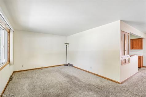 2758 Shellhart Road Norton OH 44203