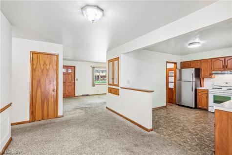 2758 Shellhart Road Norton OH 44203