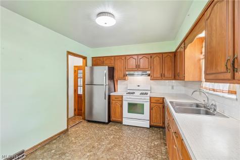 2758 Shellhart Road Norton OH 44203