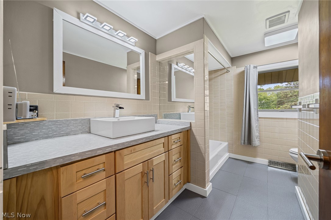 17583 Shurmer Road Strongsville OH 44136