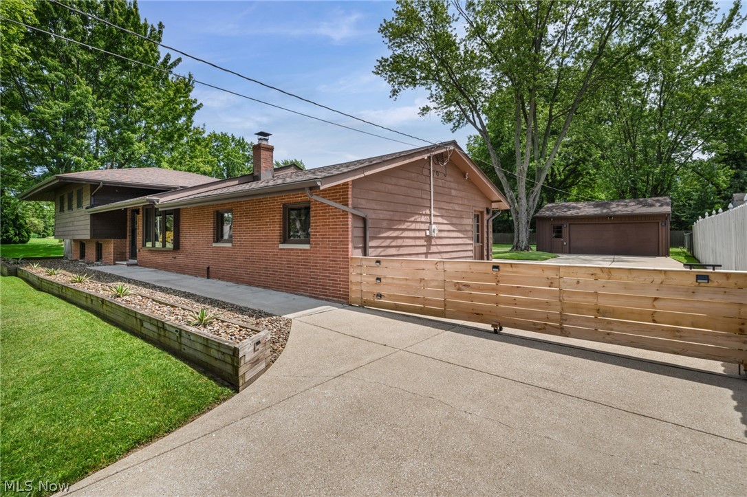 17583 Shurmer Road Strongsville OH 44136