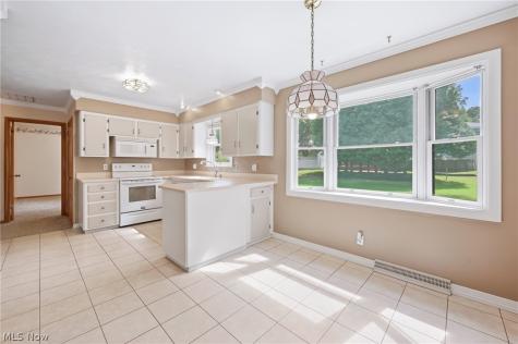 1889 Lancaster Drive Youngstown OH 44511