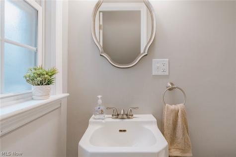 3710 Strandhill Road Shaker Heights OH 44122