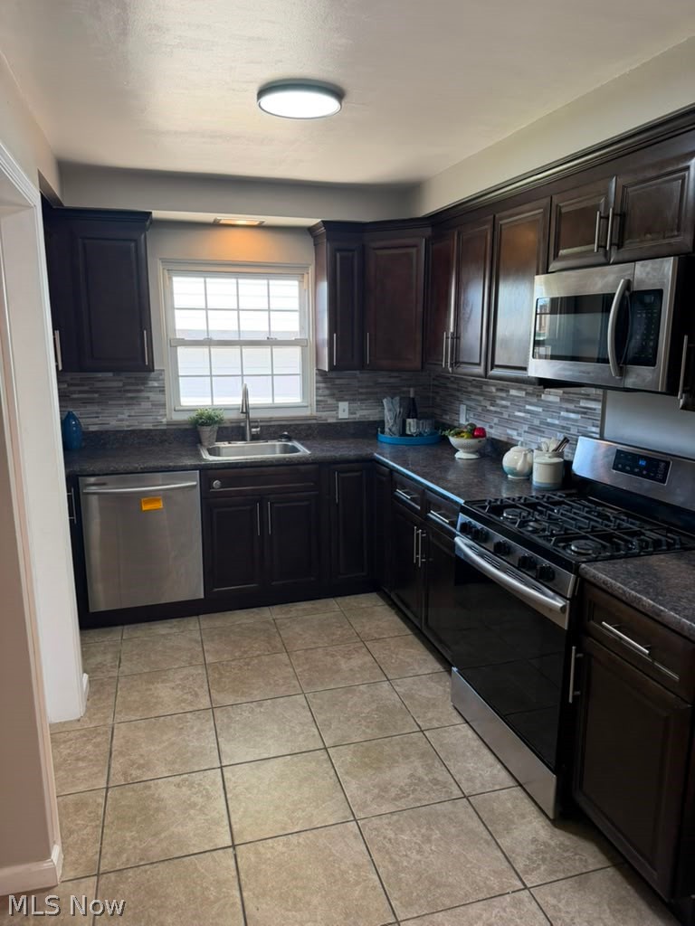 19807 Kewanee Avenue Cleveland OH 44119