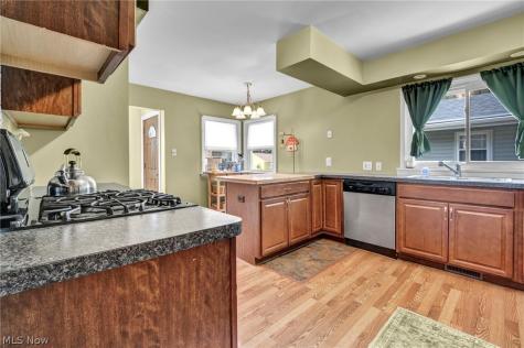 33 Devonshire Drive Akron OH 44312