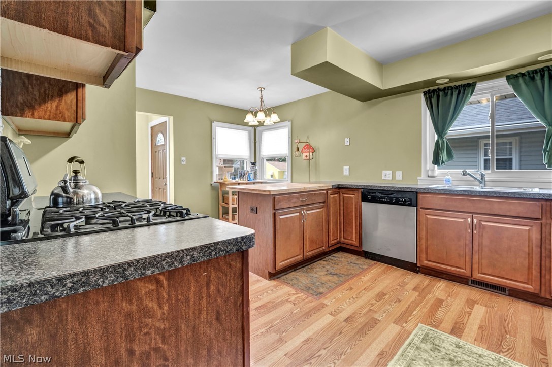 33 Devonshire Drive Akron OH 44312