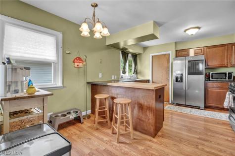 33 Devonshire Drive Akron OH 44312