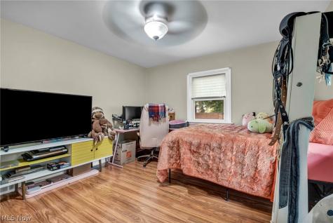 33 Devonshire Drive Akron OH 44312