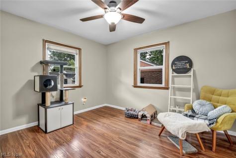 33 Devonshire Drive Akron OH 44312