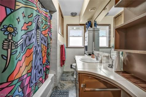 33 Devonshire Drive Akron OH 44312