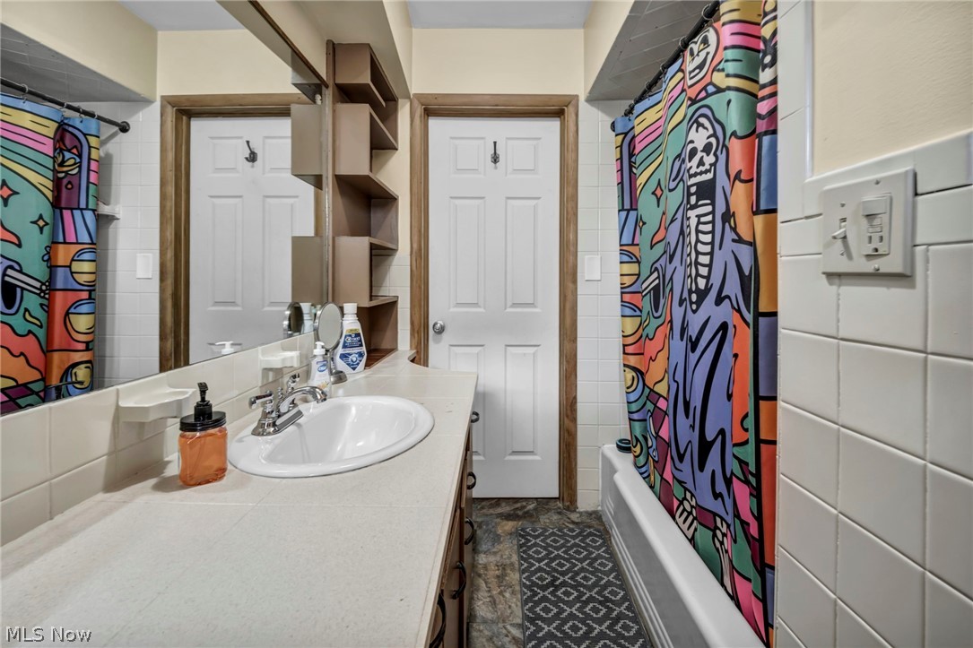33 Devonshire Drive Akron OH 44312