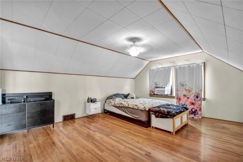 33 Devonshire Drive Akron OH 44312