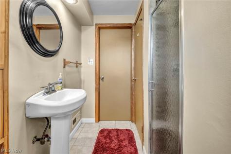 33 Devonshire Drive Akron OH 44312