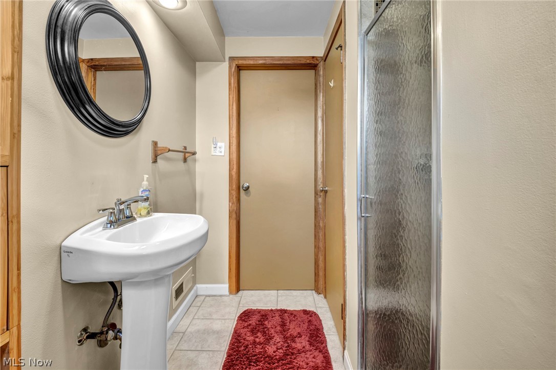 33 Devonshire Drive Akron OH 44312