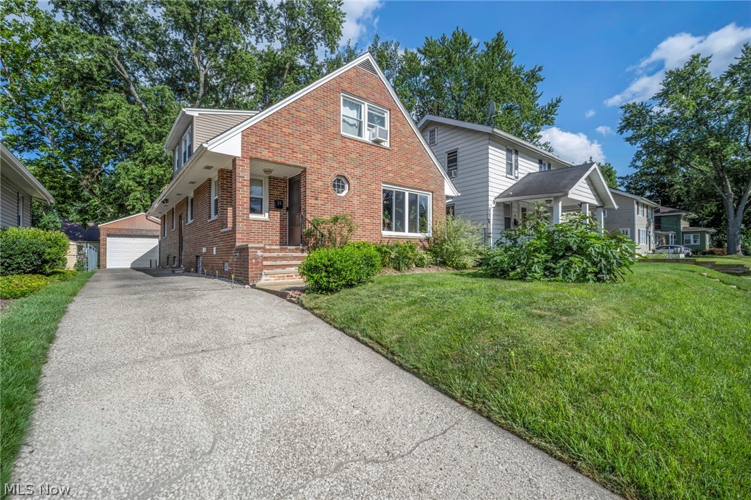 33 Devonshire Drive Akron OH 44312